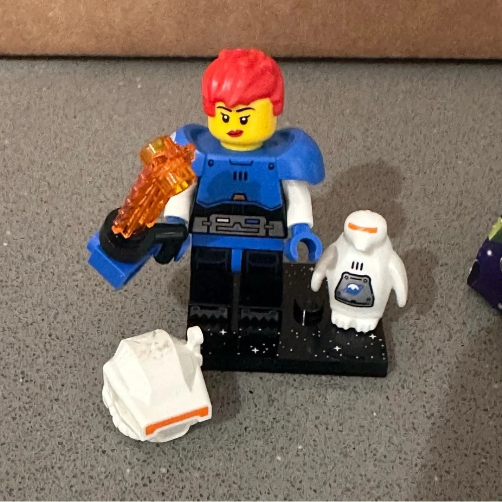 LEGO Series 26 Ice Planet Explorer Minifigure 71046 w Penguin & Box
